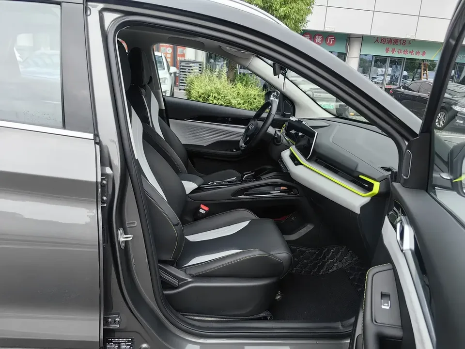 Geely Coolray SX11 Binyue 2023 Binyue COOL 1.5T DCT Champion Edition 2024 — миниатюра 4