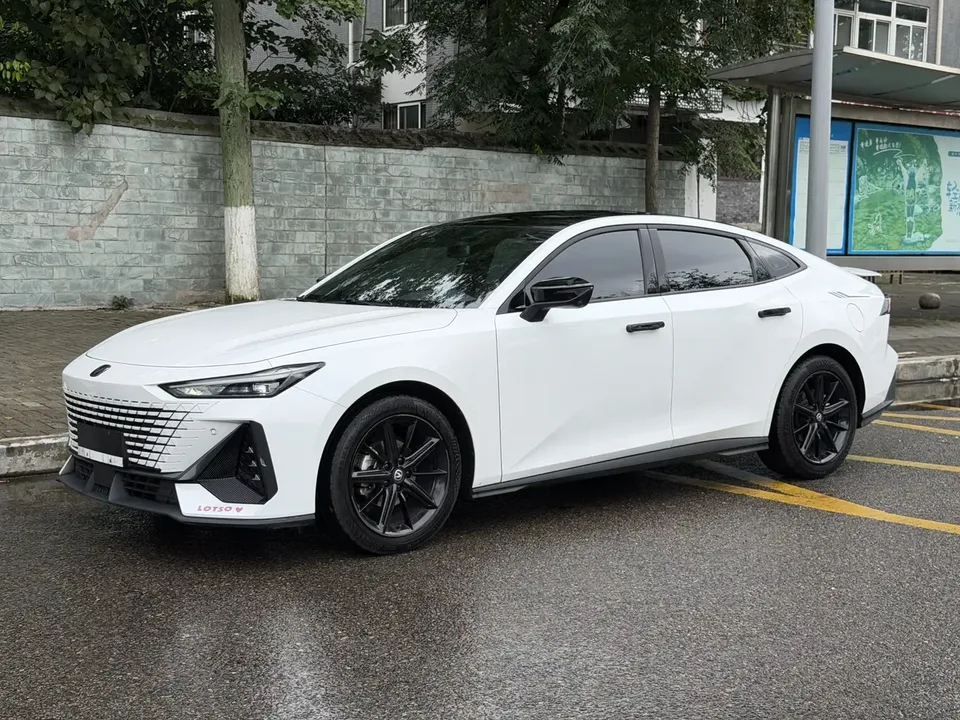 Changan UNI-V Changan UNI-V 2024 1.5T Premium 2024 — photo 1, buy with delivery to Moscow
