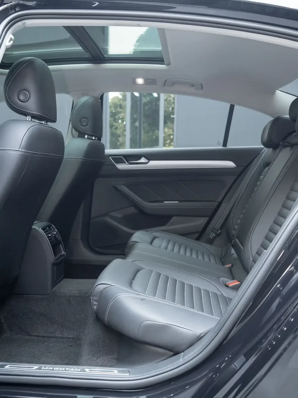 Volkswagen Magotan Magotan 2023 2 millionth anniversary edition 280TSI DSG comfort model 2023 — thumbnail 3