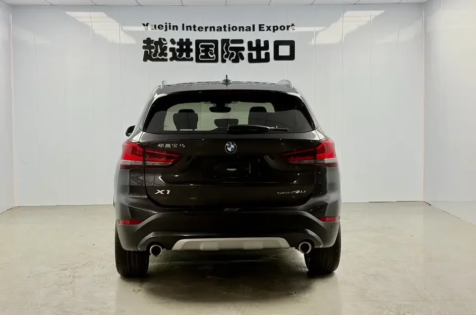 BMW X1 BMW X1 2022 sDrive20Li Fashion 2023 — миниатюра 2