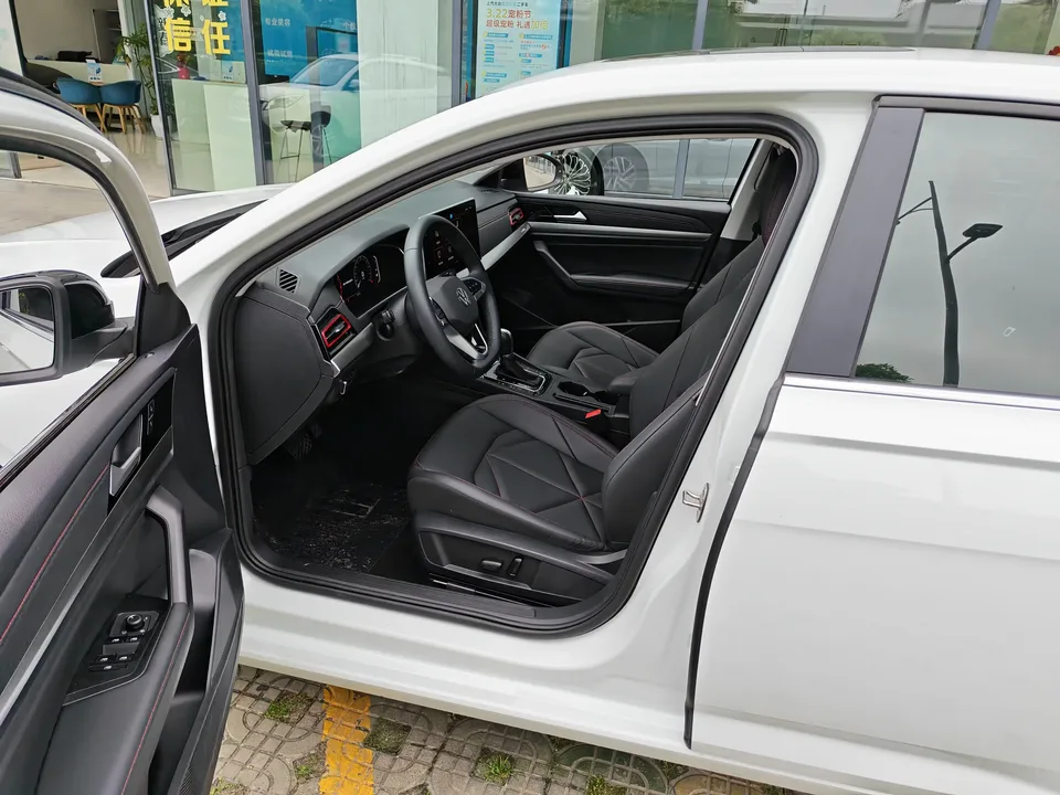 Volkswagen Lavida Lavida 2024 300TSI DSG Starry Sky Leading Edition 2024 — thumbnail 3