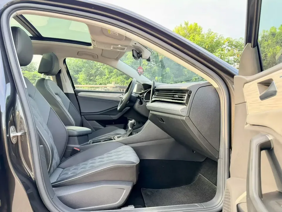 Volkswagen Sagitar Sagitar 2022 200TSI DSG Flying Edition 2022 — thumbnail 3