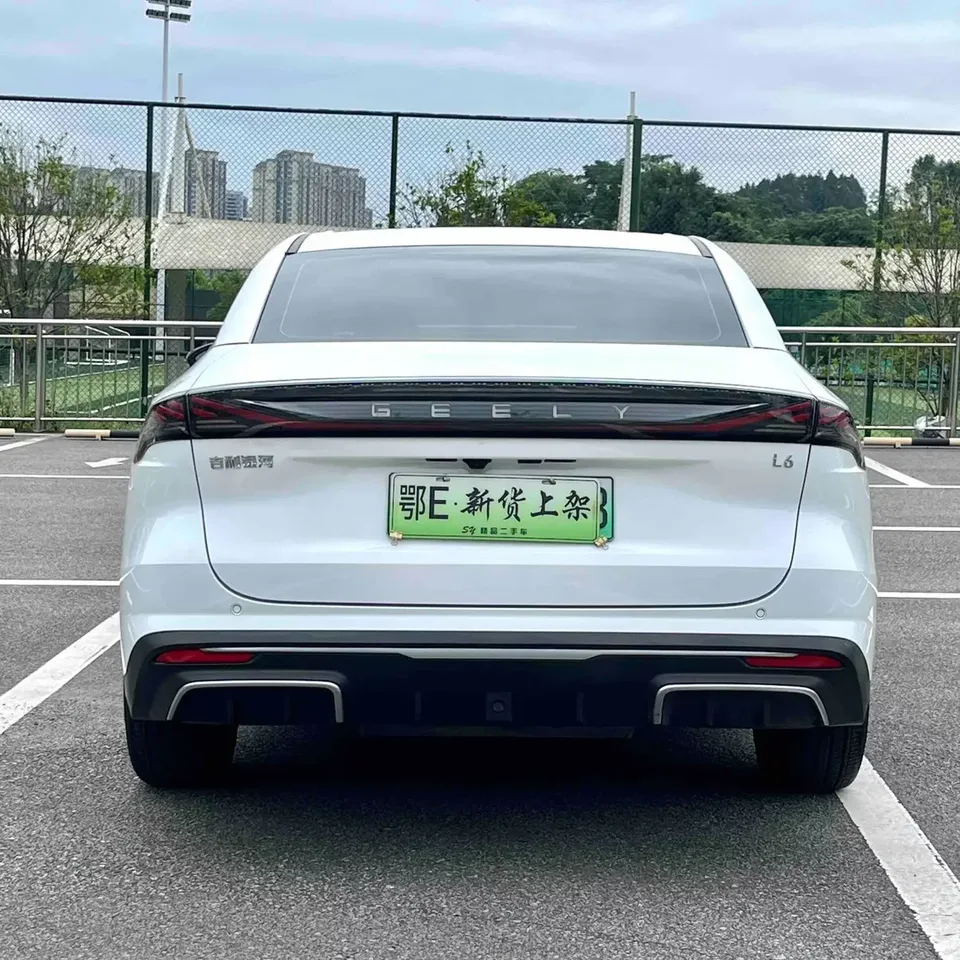 Geely Galaxy L6 Galaxy L6 2023 1.5T DHT 60km PLUS 2024 — thumbnail 2