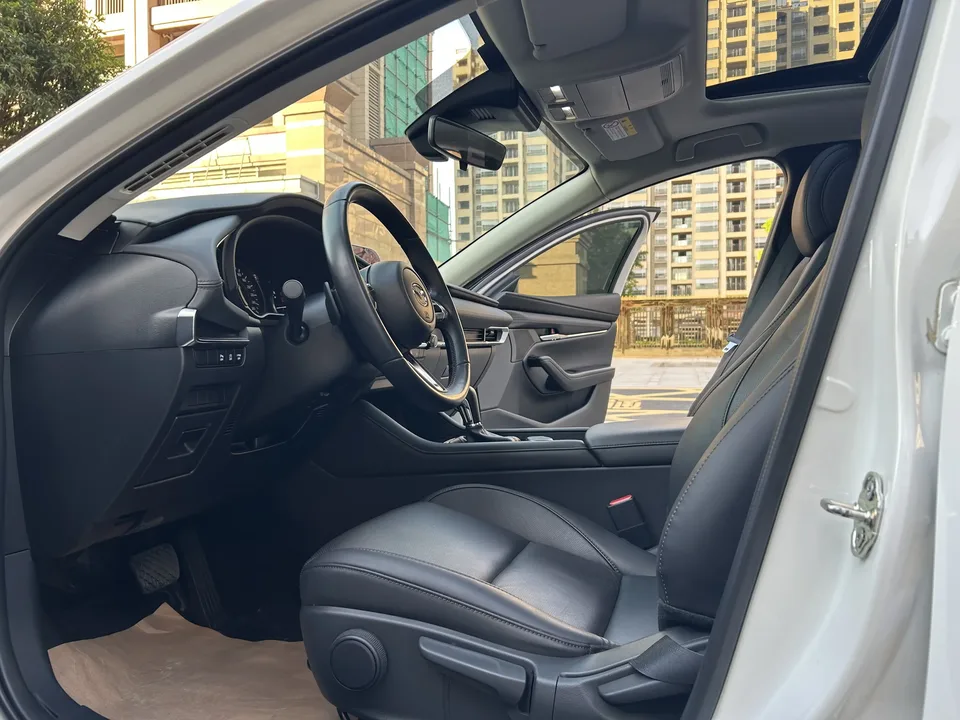 Mazda Axela Mazda3 Angkesela 2023 2.0L Automatic Elegant Edition 2024 — миниатюра 4