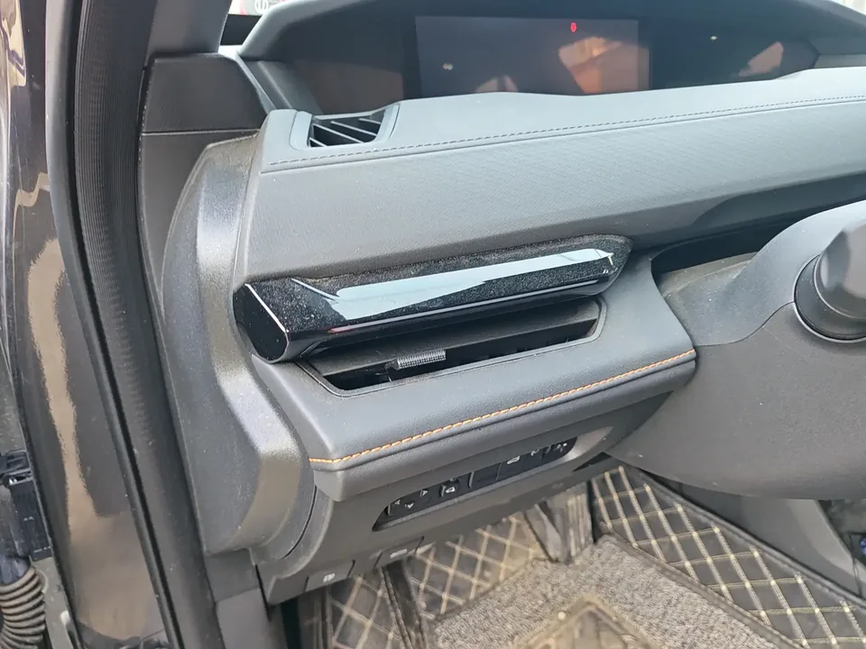 Changan UNI-V Changan UNI-V 2023 1.5T Premium 2023 — thumbnail 4