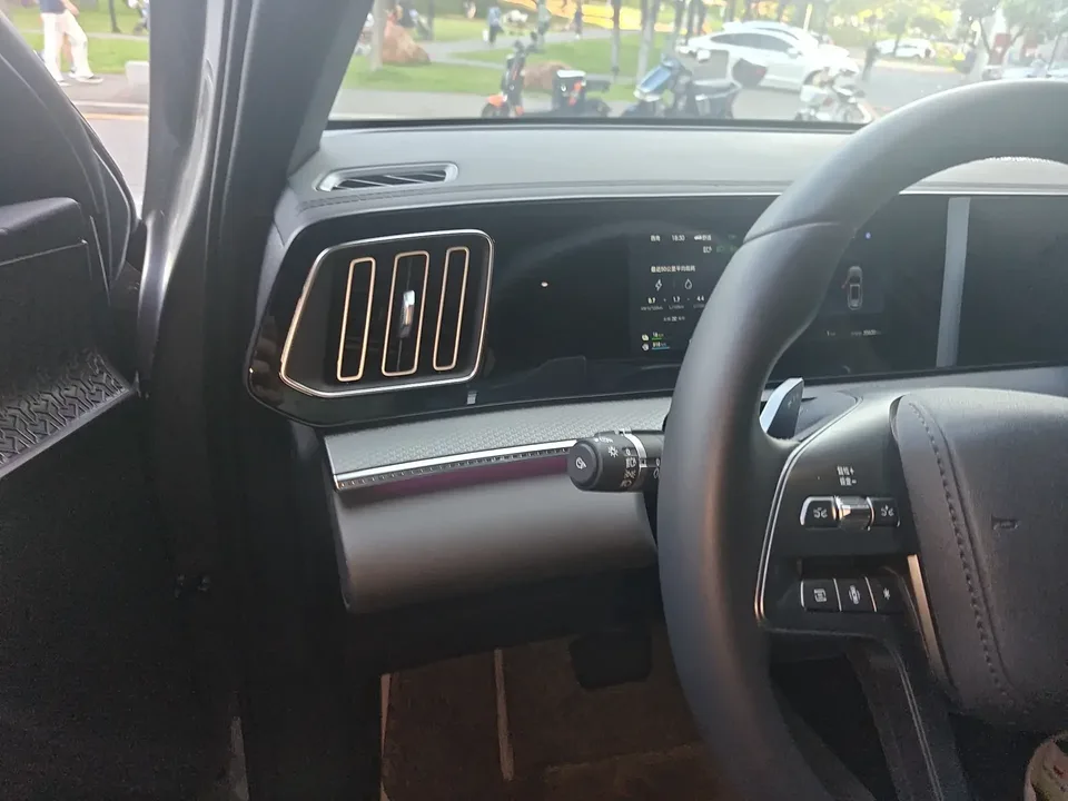 BYD Song Pro DM Song Pro DM 2025 Second generation intelligent driving version DM-i 75KM leading model 2025 — thumbnail 4