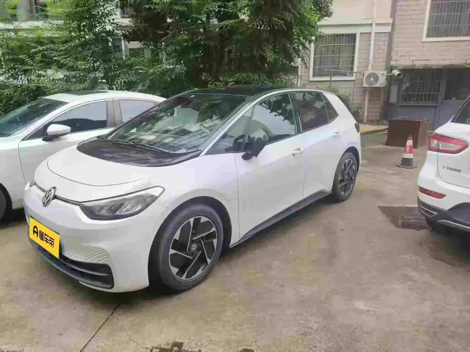 Volkswagen ID.3 Volkswagen ID.3 2024 Outstanding Edition 2024 — photo 1, buy with delivery to Moscow
