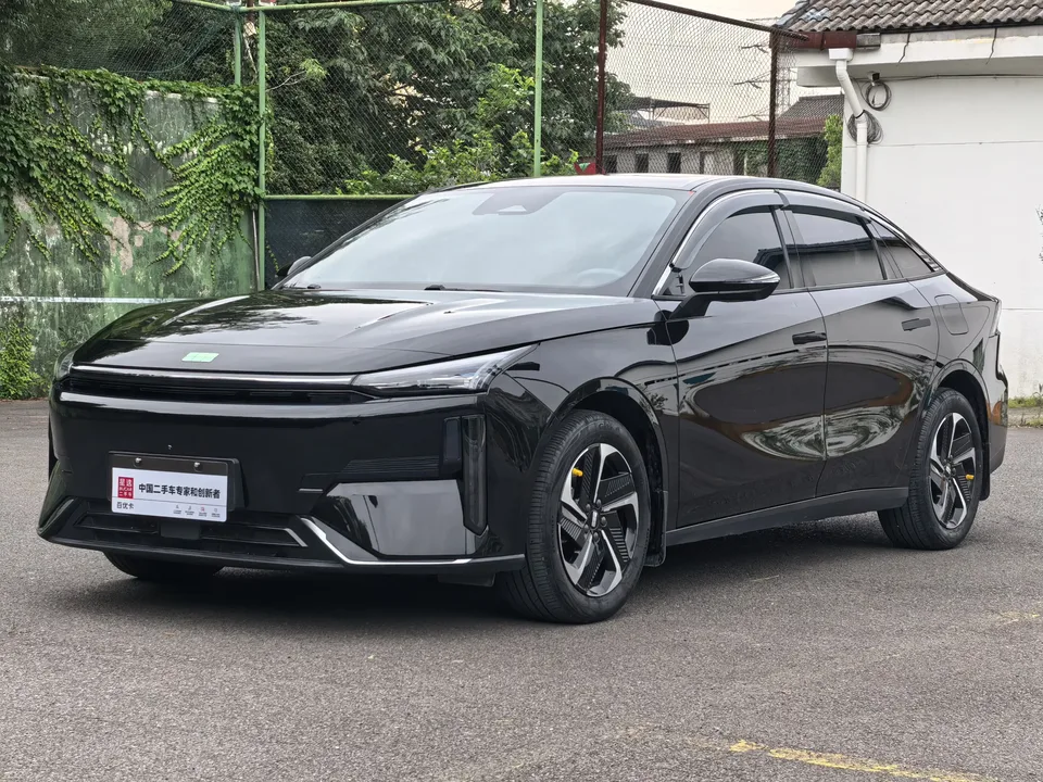 Geely Galaxy L6 Galaxy L6 2024 Longteng version 1.5T DHT 125km PLUS 2025 — photo 1, buy with delivery to Moscow