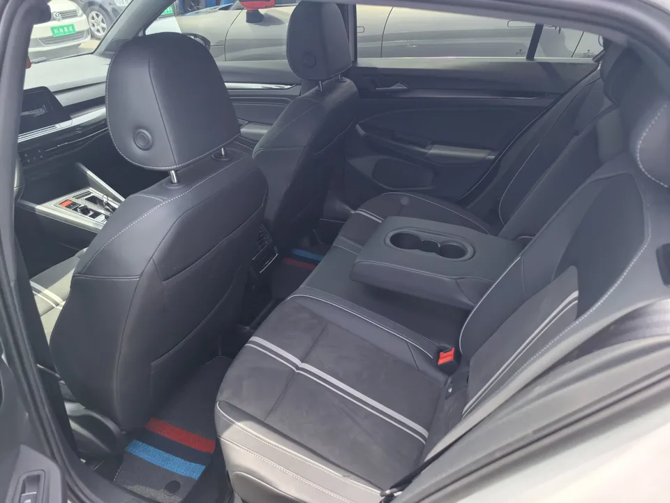 Volkswagen Golf golf 2023 280TSI DSG R-Line facelift 2024 — thumbnail 4