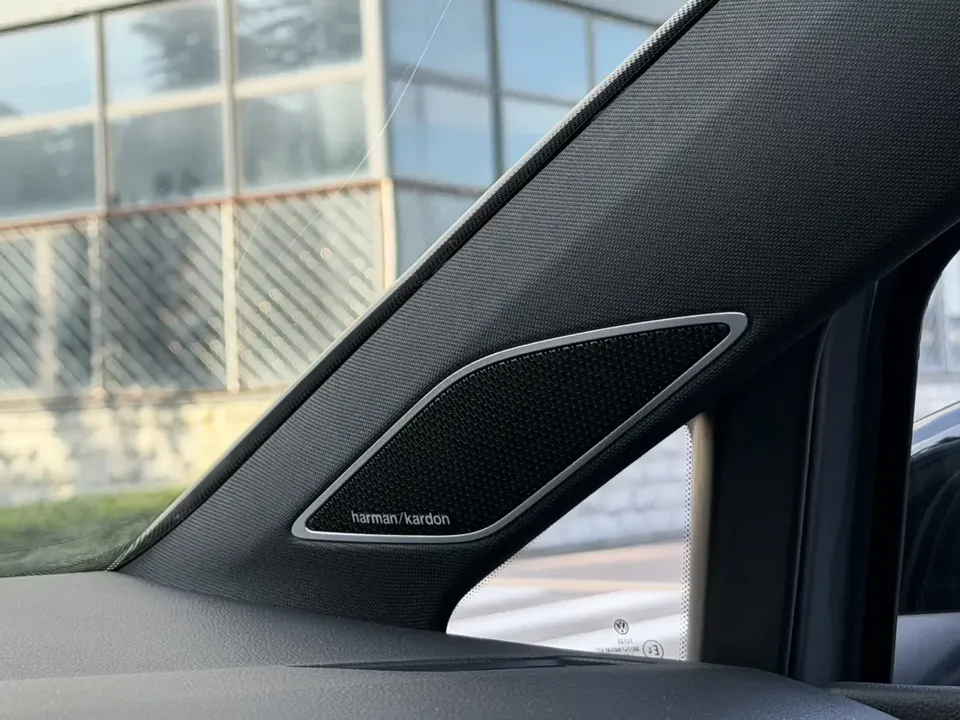 Volkswagen Golf golf 2023 280TSI DSG R-Line 20th Anniversary 2023 — thumbnail 4