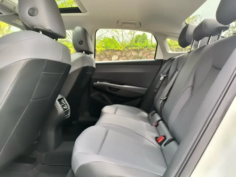 Volkswagen Lavida Lavida 2026 Pro 1.5L Starry Sky Six Million Edition 2026 — миниатюра 3