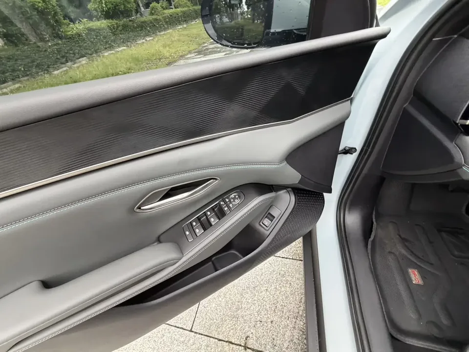 BYD Qin L DM Qin L DM 2025 DM-i 80KM Intelligent Driving Edition 2025 — thumbnail 4