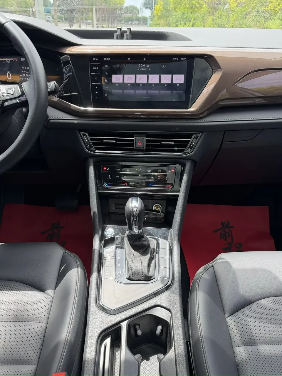 Volkswagen Tharu tuyue 2022 280TSI 2WD Deluxe Edition 2023 — thumbnail 3