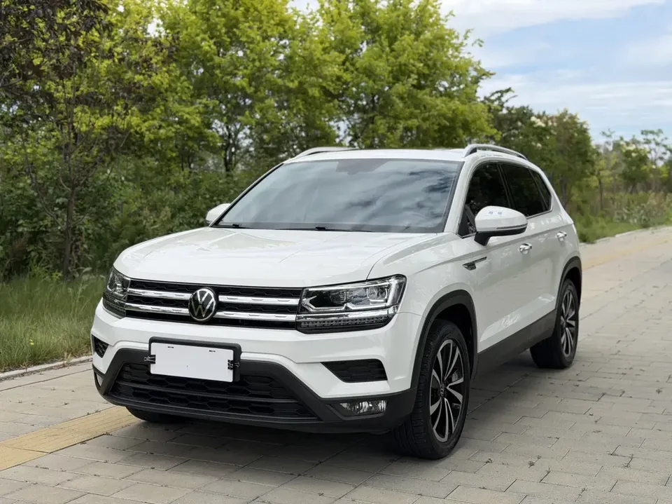Volkswagen Tharu tuyue 2022 280TSI 2WD Deluxe Edition 2023 — photo 1, buy with delivery to Moscow