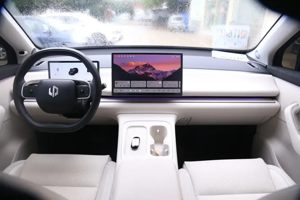 Leapmotor C16 Leapmotor C16 2024 Extended Range 200 Premium Edition 2024 — thumbnail 2