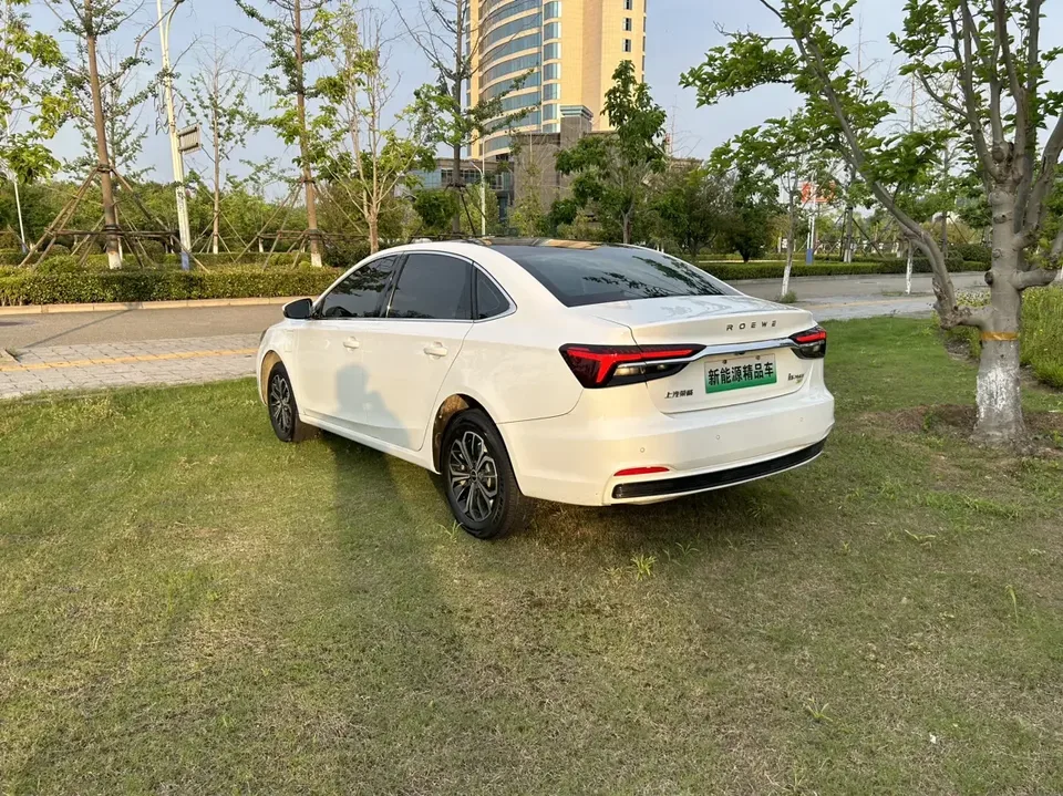 Roewe i6 MAX EV Roewe i6 MAX EV 2022 500 Skydome Special Edition 2024 — thumbnail 2