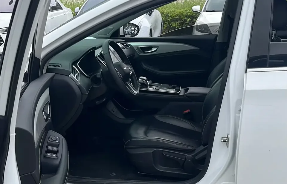 Roewe i6 MAX EV Roewe i6 MAX EV 2022 500 Skydome Ultimate Edition 2025 — thumbnail 4