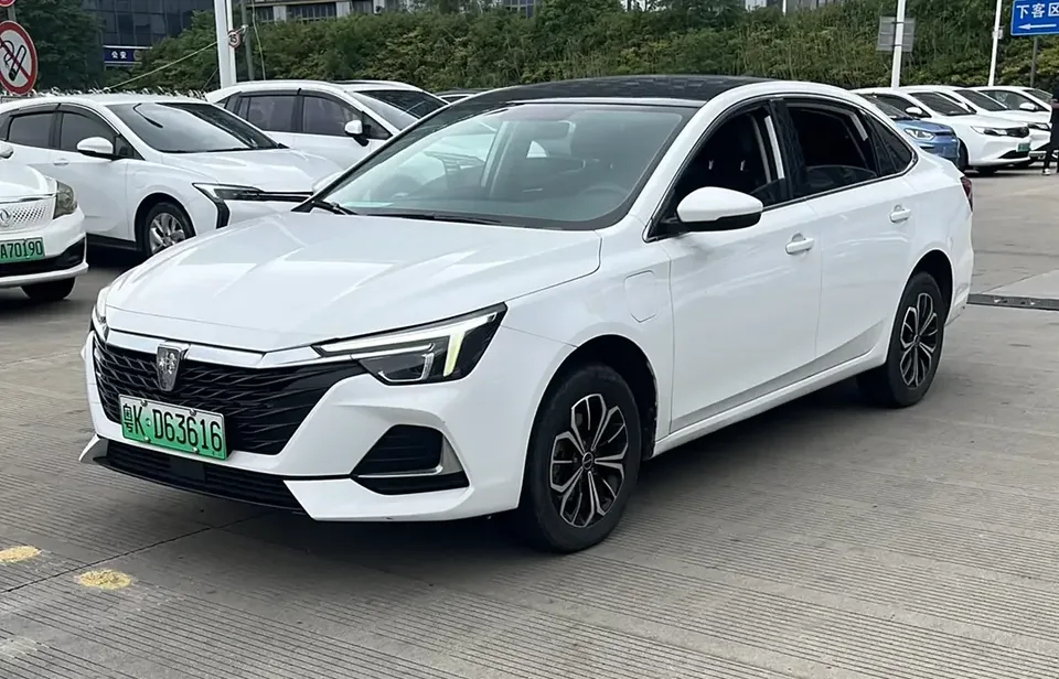 Roewe i6 MAX EV Roewe i6 MAX EV 2022 500 Skydome Ultimate Edition 2025 — photo 1, buy with delivery to Moscow