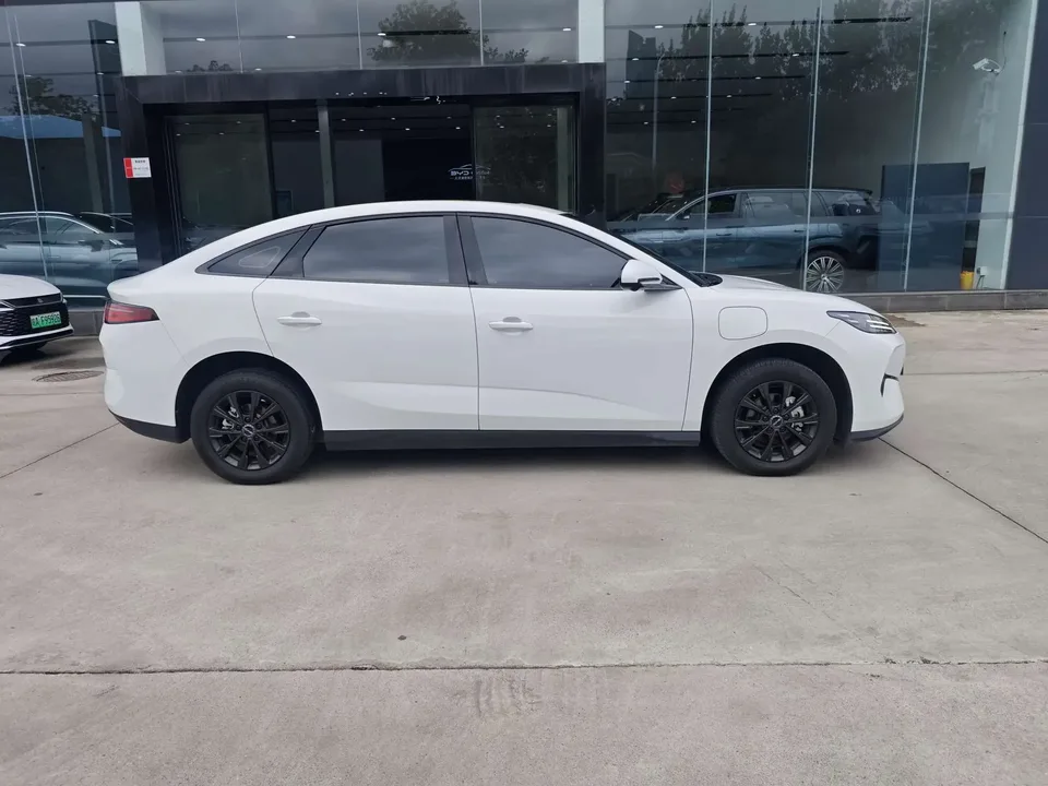 BYD e7 BYD e7 2025 520km Smart Travel Edition 2025 — миниатюра 2