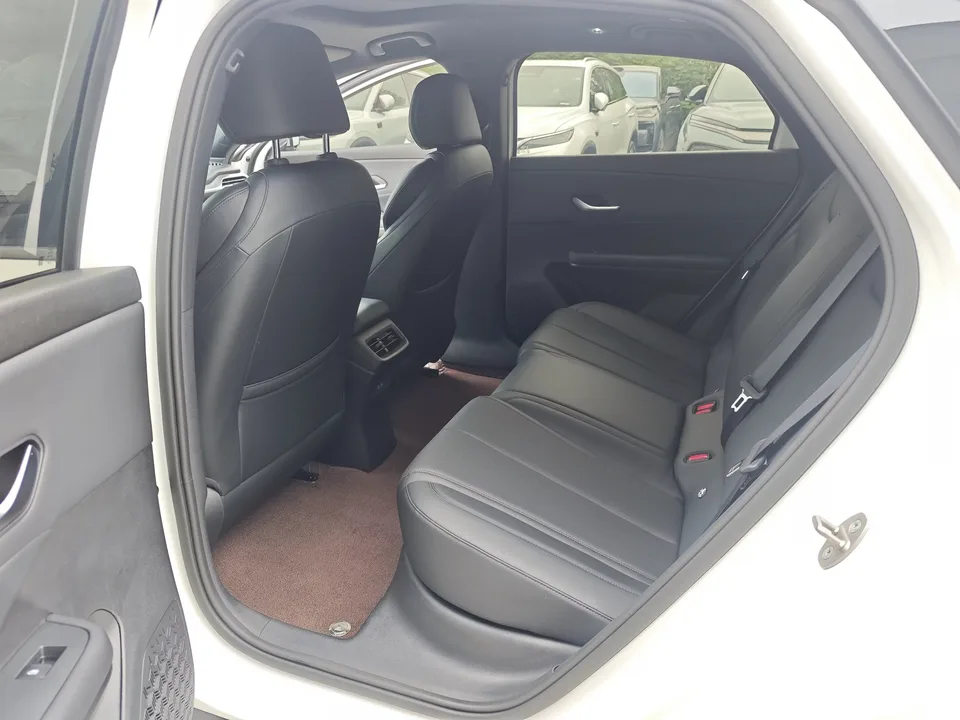 BYD e7 BYD e7 2025 520km Smart Travel Edition 2025 — миниатюра 3