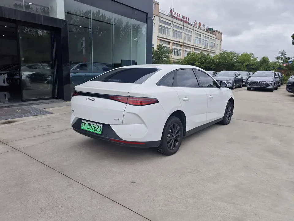 BYD e7 BYD e7 2025 520km Smart Travel Edition 2025 — thumbnail 5