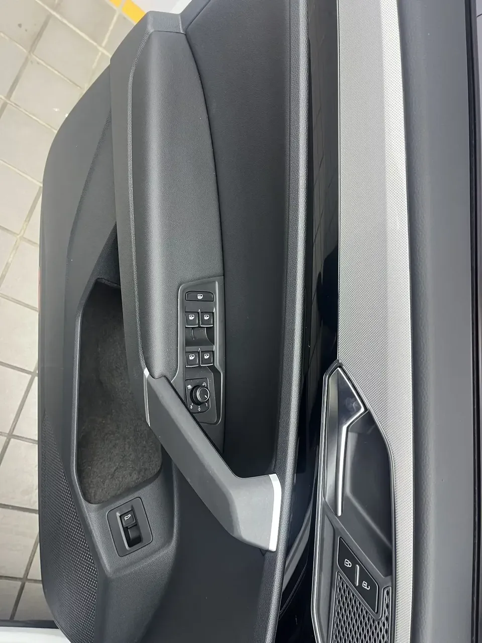 Volkswagen Tayron Tanyue 2022 280TSI 2WD Luxury Smart Edition 2022 — thumbnail 4