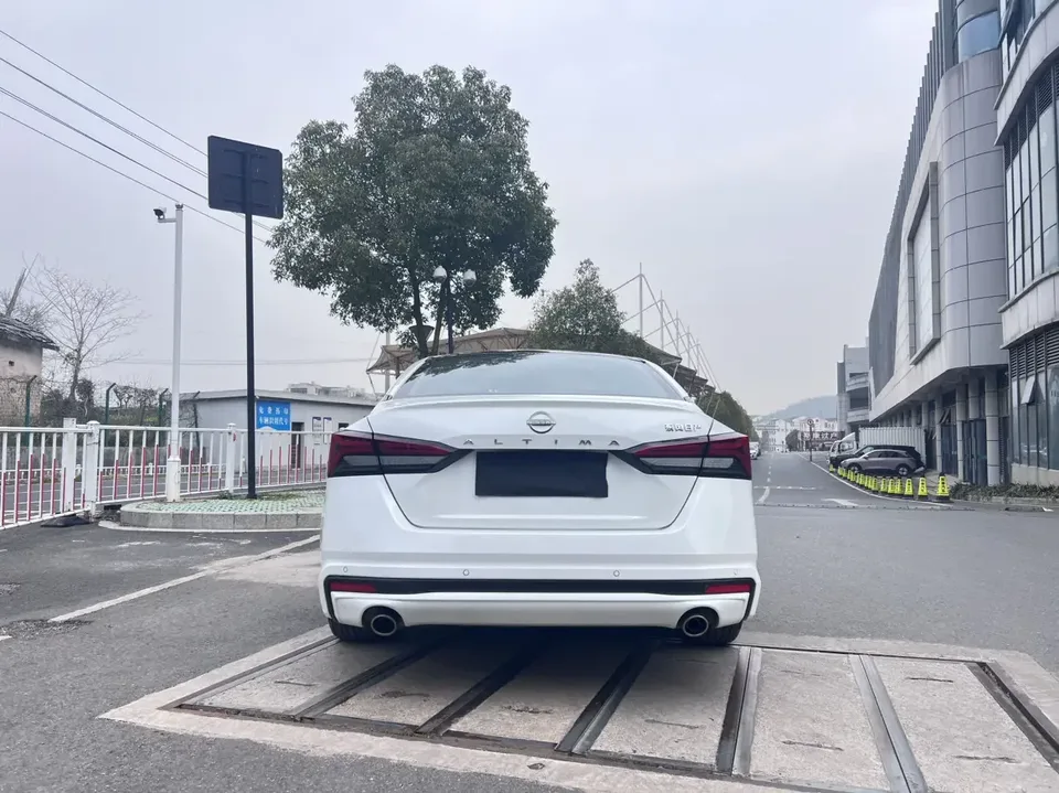 Nissan Altima Sound of nature 2022 2.0L XL-TLS Enjoy Edition 2023 — thumbnail 4