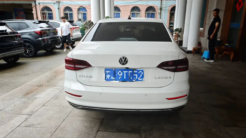 Volkswagen Lavida Lavida 2021 1.5L Automatic Comfort Edition 2022 — thumbnail 2
