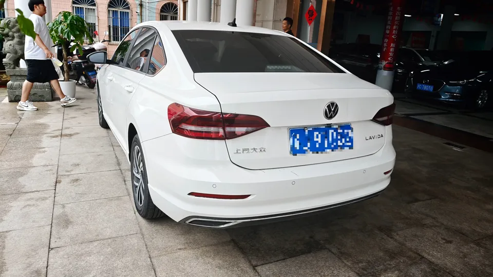 Volkswagen Lavida Lavida 2021 1.5L Automatic Comfort Edition 2022 — thumbnail 4