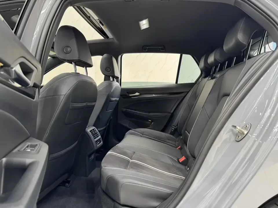 Volkswagen Golf golf 2023 280TSI DSG R-Line Lite 2023 — миниатюра 5