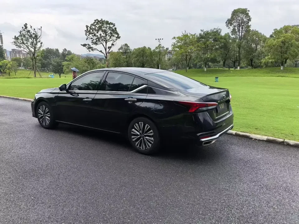 Nissan Altima Sound of nature 2022 2.0L XL-Upr Premium Edition 2023 — thumbnail 4