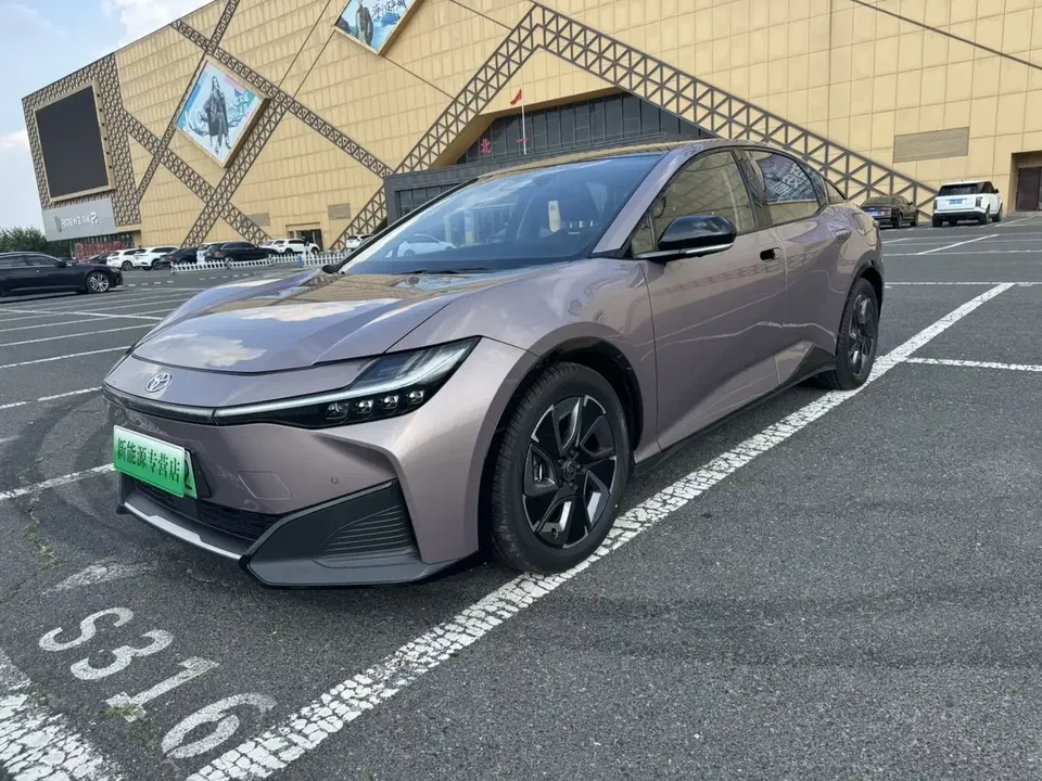 Toyota bZ3 Toyota bZ3 2023 Long battery life Premium 2023 — photo 1, buy with delivery to Moscow