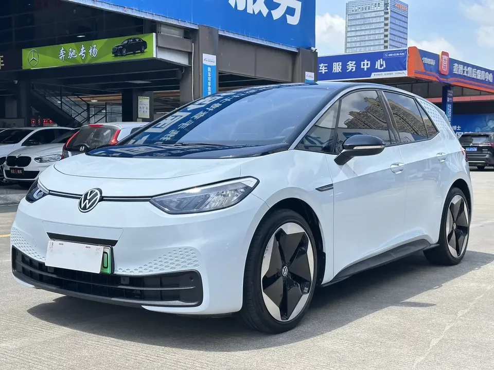Volkswagen ID.3 Volkswagen ID.3 2023 Pure Smart Edition 2024 — photo 1, buy with delivery to Moscow