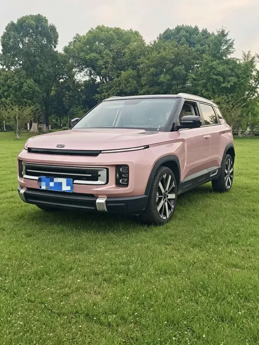 Geely ICON Geely ICON 2023 1.5TD Chocolate Edition 2024 — photo 1, buy with delivery to Moscow