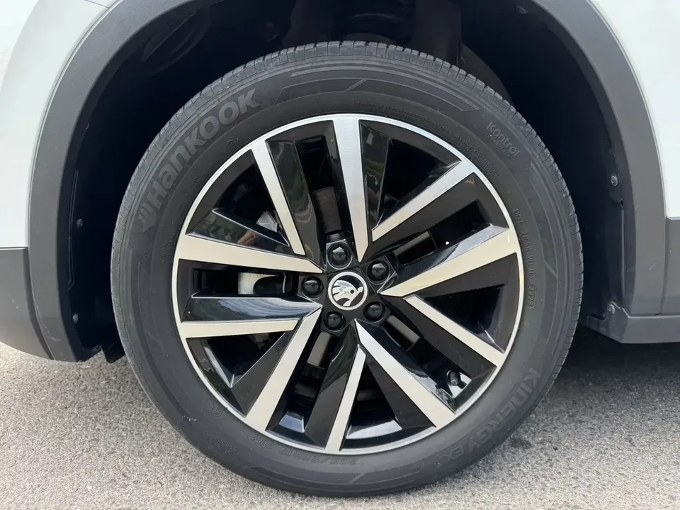 Skoda Comek Comek 2023 Modified 1.5L Automatic Comfort Edition 2023 — thumbnail 4