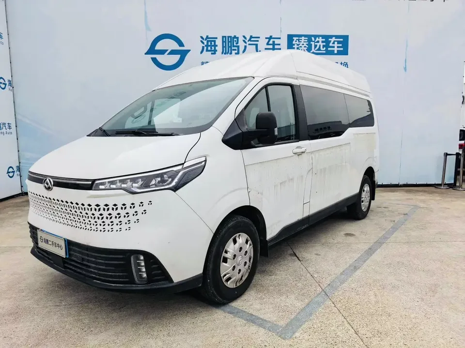 Datong Xintu V70 Xintu V70 2023 2.0T Diesel Automatic Elite Edition Long Axis Mid-Top 6/7 Seats 150Ps 2023 — photo 1, buy with delivery to Moscow