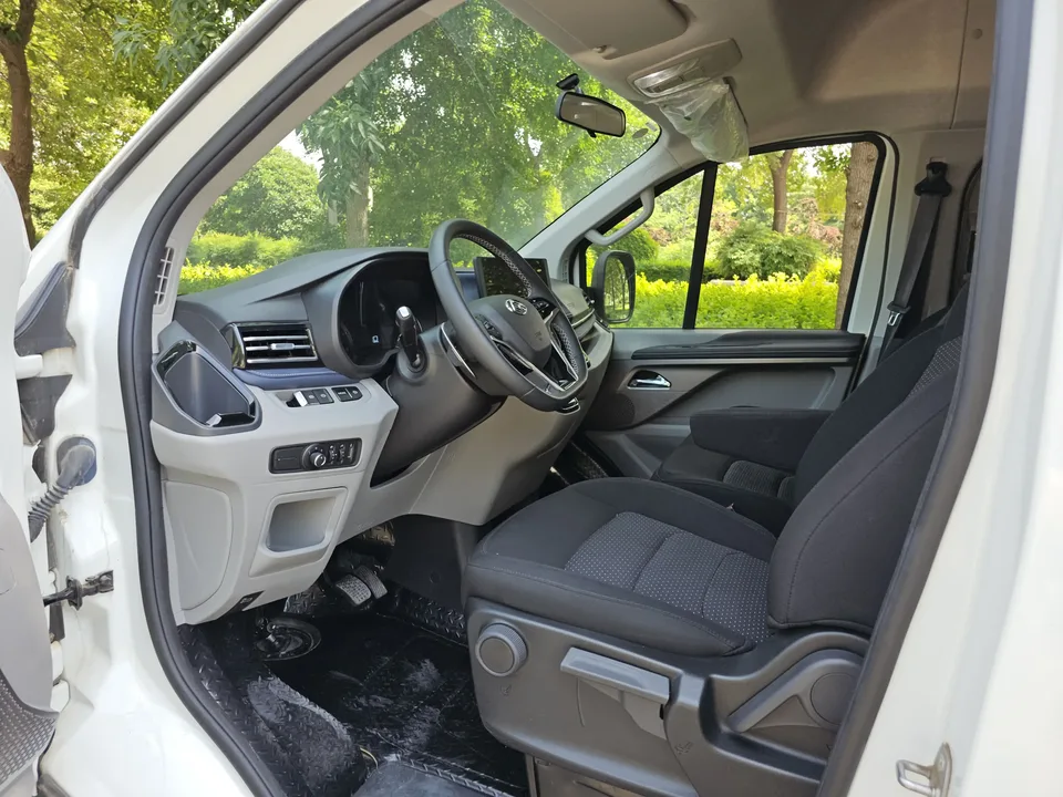 Datong Xintu V70 Xintu V70 2023 2.0T Diesel Automatic Elite Edition Long Axis Mid-Top 6/7 Seats 150Ps 2024 — thumbnail 4