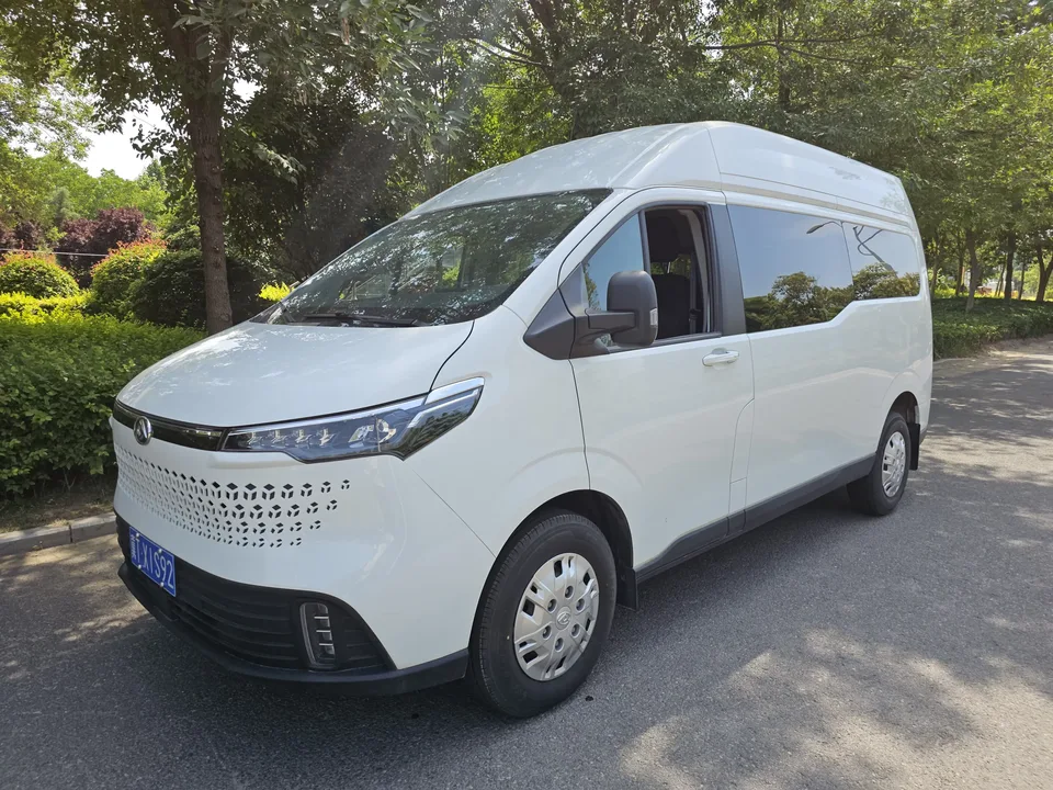 Datong Xintu V70 Xintu V70 2023 2.0T Diesel Automatic Elite Edition Long Axis Mid-Top 6/7 Seats 150Ps 2024 — photo 1, buy with delivery to Moscow