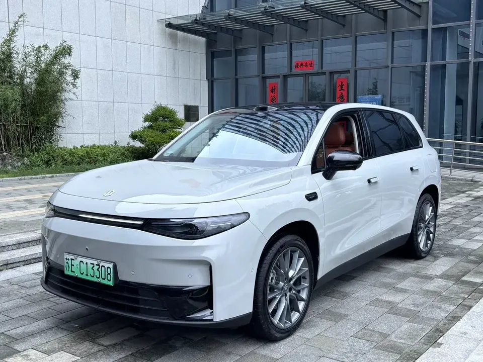 Leapmotor Zero running C10 Zero running C10 2026 Pure electric version 605 LiDAR version 2025 — photo 1, buy with delivery to Moscow