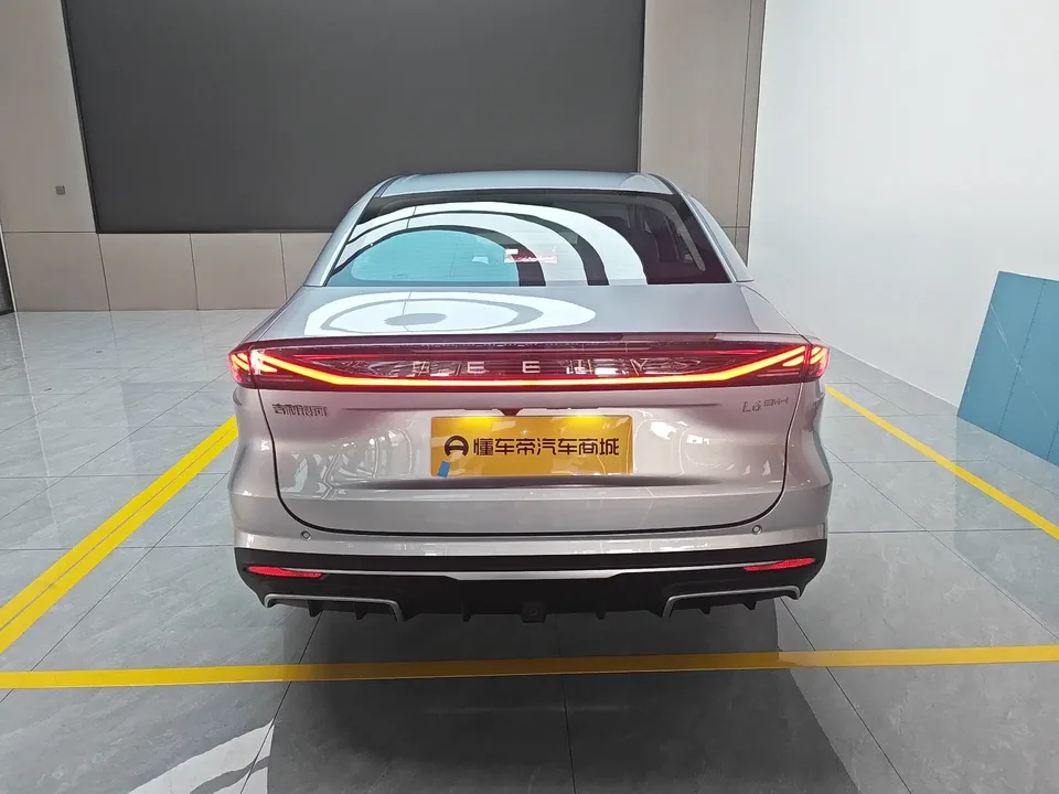 Geely Galaxy L6 Galaxy L6 2025 1.5 EM-i DHT 140KM Starship Edition 2025 — thumbnail 2