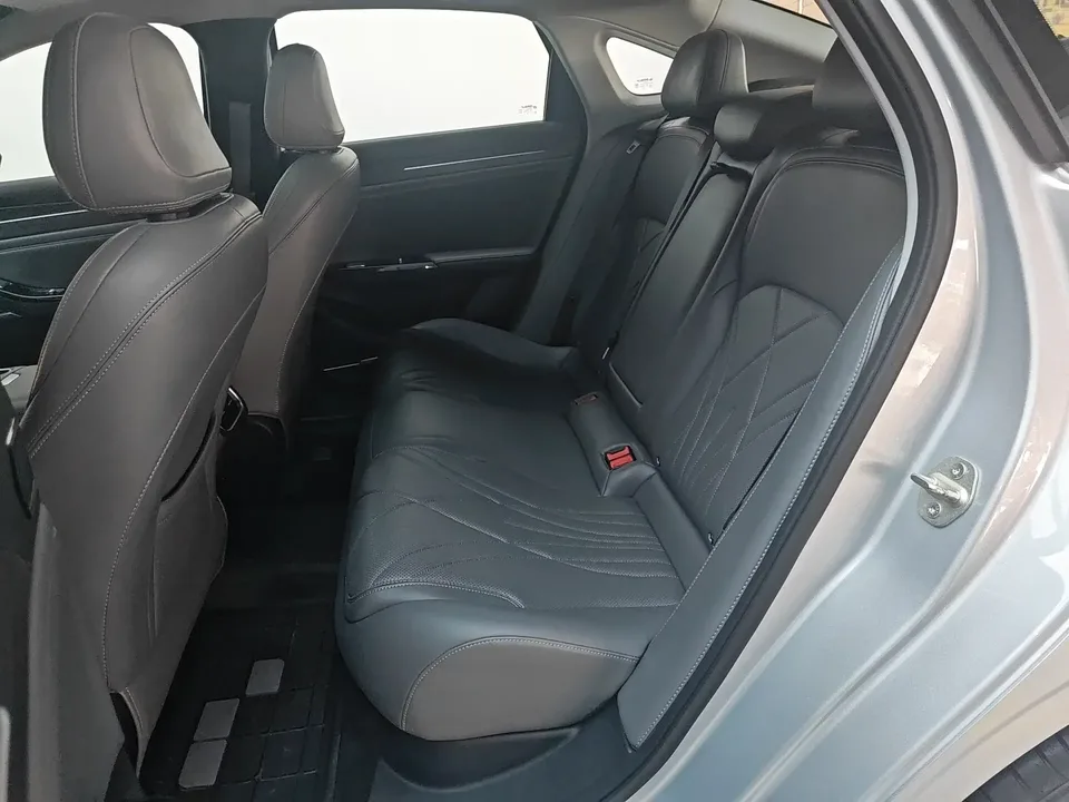 Geely Galaxy L6 Galaxy L6 2025 1.5 EM-i DHT 140KM Starship Edition 2025 — thumbnail 3
