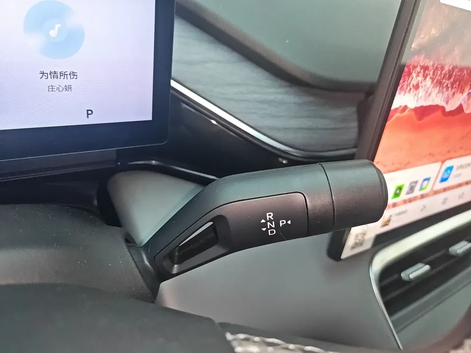 Geely Galaxy L6 Galaxy L6 2025 1.5 EM-i DHT 140KM Starship Edition 2025 — thumbnail 4