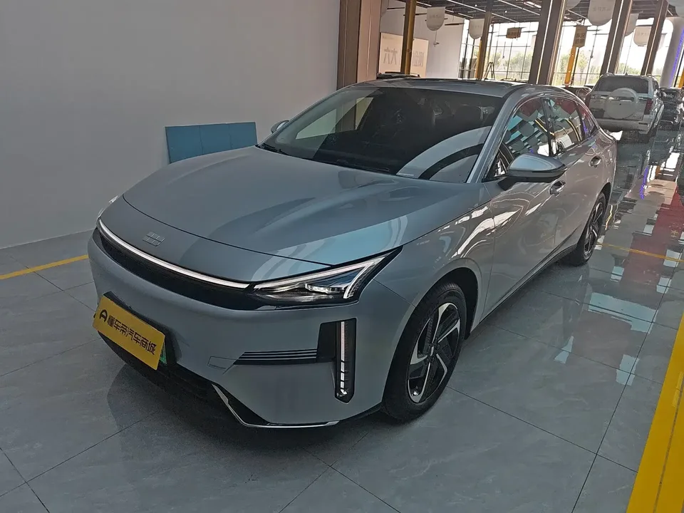 Geely Galaxy L6 Galaxy L6 2025 1.5 EM-i DHT 140KM Starship Edition 2025 — photo 1, buy with delivery to Moscow