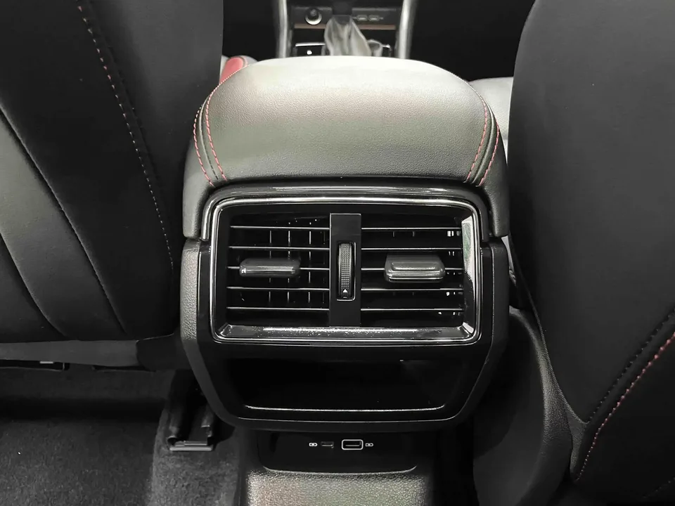 Skoda Karoq Korok 2023 TSI280 Luxury Edition 2023 — миниатюра 4