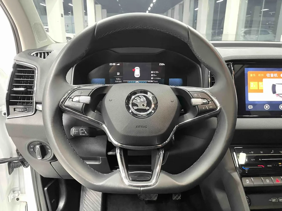 Skoda Karoq Korok 2023 TSI280 Luxury Edition 2023 — миниатюра 5
