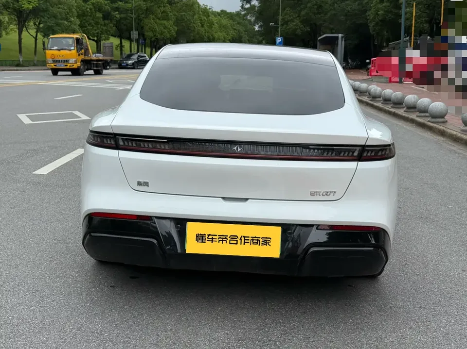 Dongfeng YiPai 007 Yipai 007 2024 Extended Range 200 Ruyi Edition 2024 — thumbnail 2