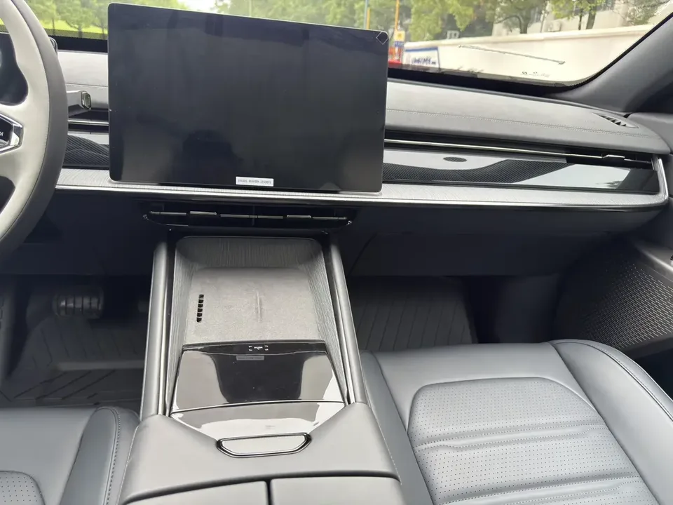 Dongfeng YiPai 007 Yipai 007 2024 Extended Range 200 Ruyi Edition 2024 — thumbnail 3