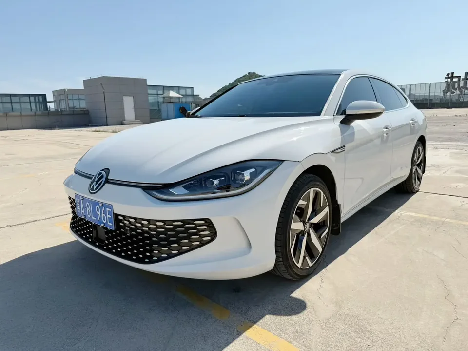 Volkswagen Lamando Lingdu 2023 Lingdu L 280TSI DSG Cool Edition 2023 — photo 1, buy with delivery to Moscow
