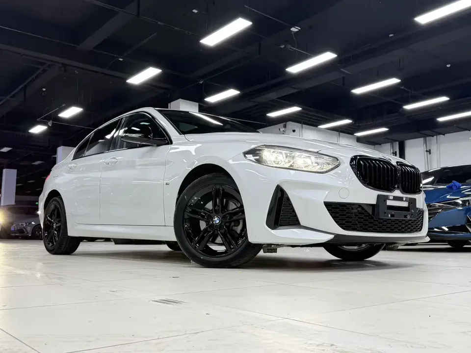 BMW 1 Series BMW 1 Series 2023 120i M Sport Night Edition 2023 — thumbnail 3