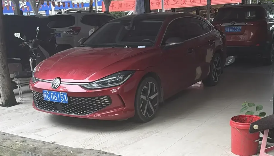 Volkswagen Lamando Lingdu 2022 Lingdu L 280TSI DSG Hot Edition 2023 — photo 1, buy with delivery to Moscow